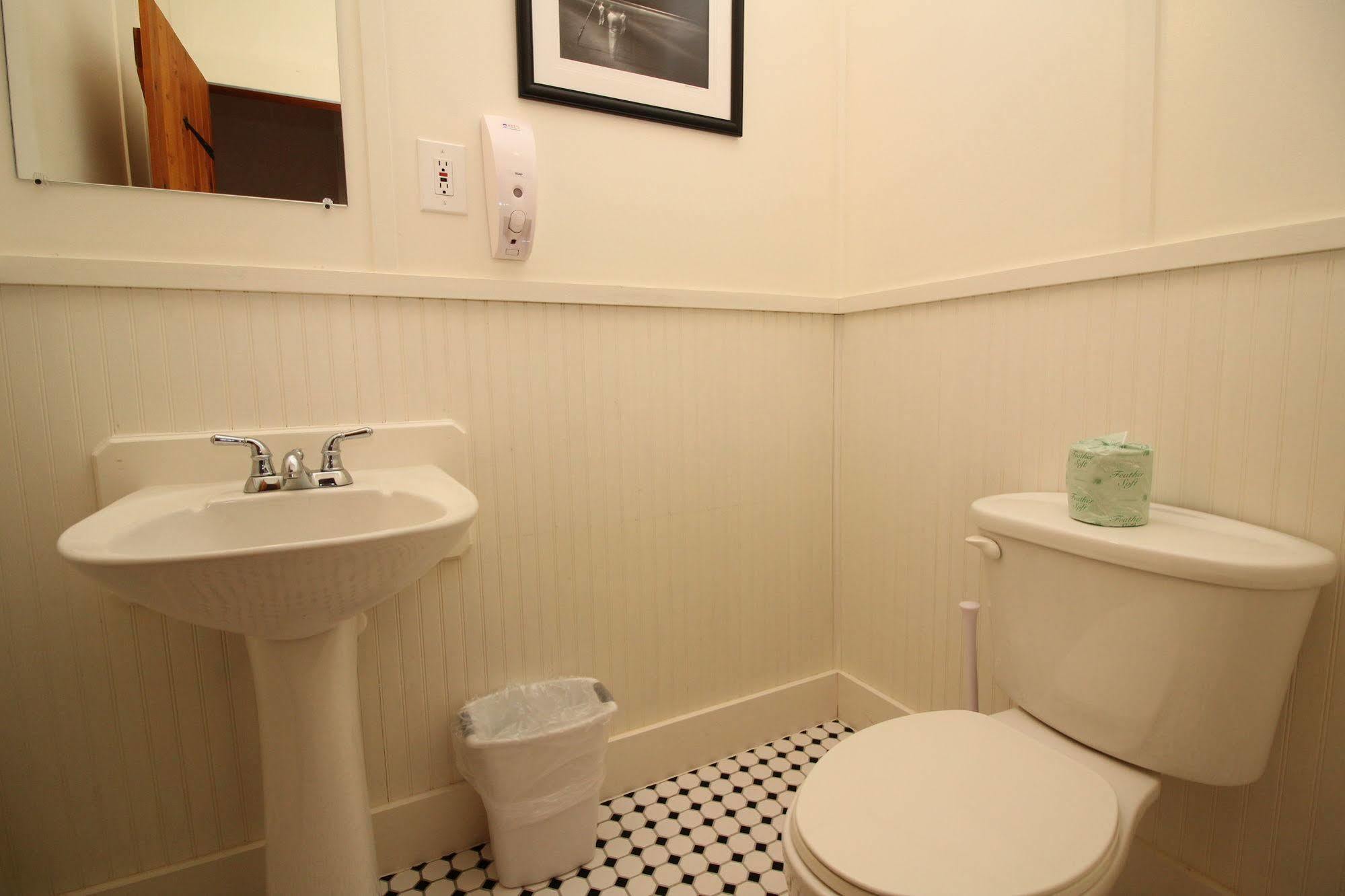 Nags Head Beach Inn Bagian luar foto
